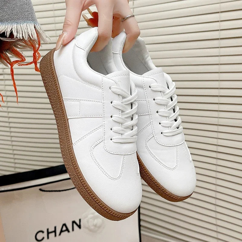 Leisure Sports Shoes For Women Comfortable Soft Bottom Outdoor Walking Shoes Lady Fashion Flats Shoes New Low-top Shoes