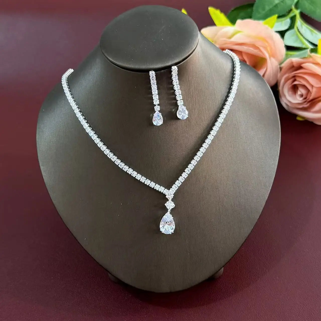 3-piece set of fashionable, simple, exquisite, sparkling jewelry chain for women to wear at gatherings and festivals